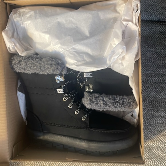 🎁$15 free item with purchase Sperry Juneau Lace up  8.5 Boots!!! - Picture 7 of 8